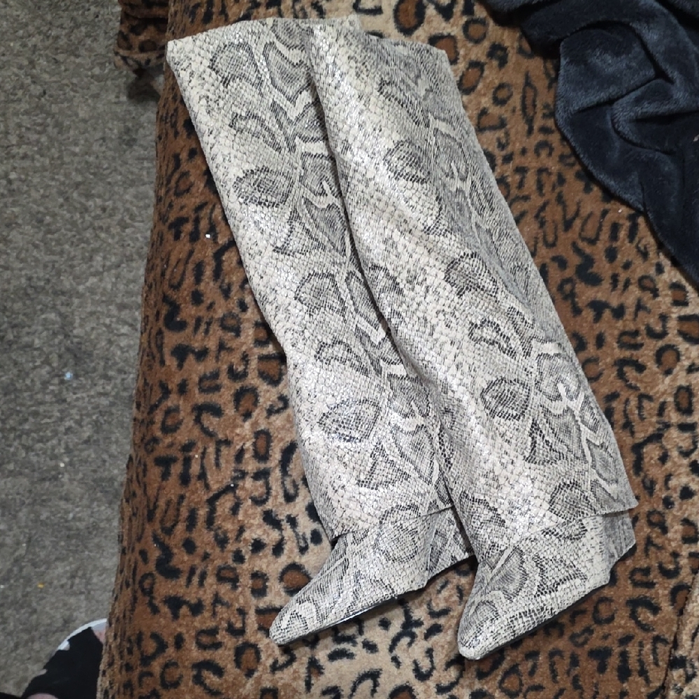 Snakeskin Pattern Knee-High Boots - Picture 2 of 4